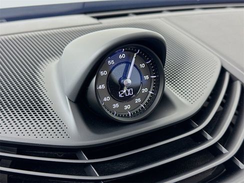 Used 2025 Porsche Taycan image 17