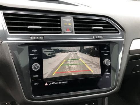 Used 2022 Volkswagen Tiguan SE R-Line image 17