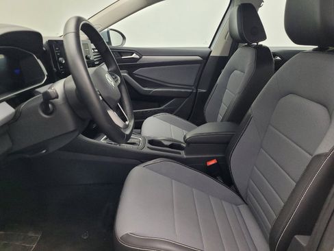 Used 2025 Volkswagen Jetta SE image 17