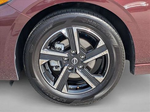 Used 2025 Nissan Sentra SV image 22