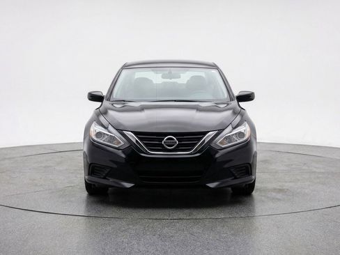 Used 2025 Nissan Altima 2.5 SV image 2