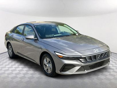New 2025 Hyundai Elantra SE