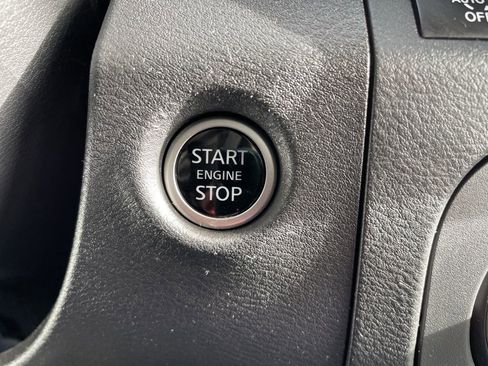 Used 2025 Nissan Frontier SV w/ SV Convenience Package image 22