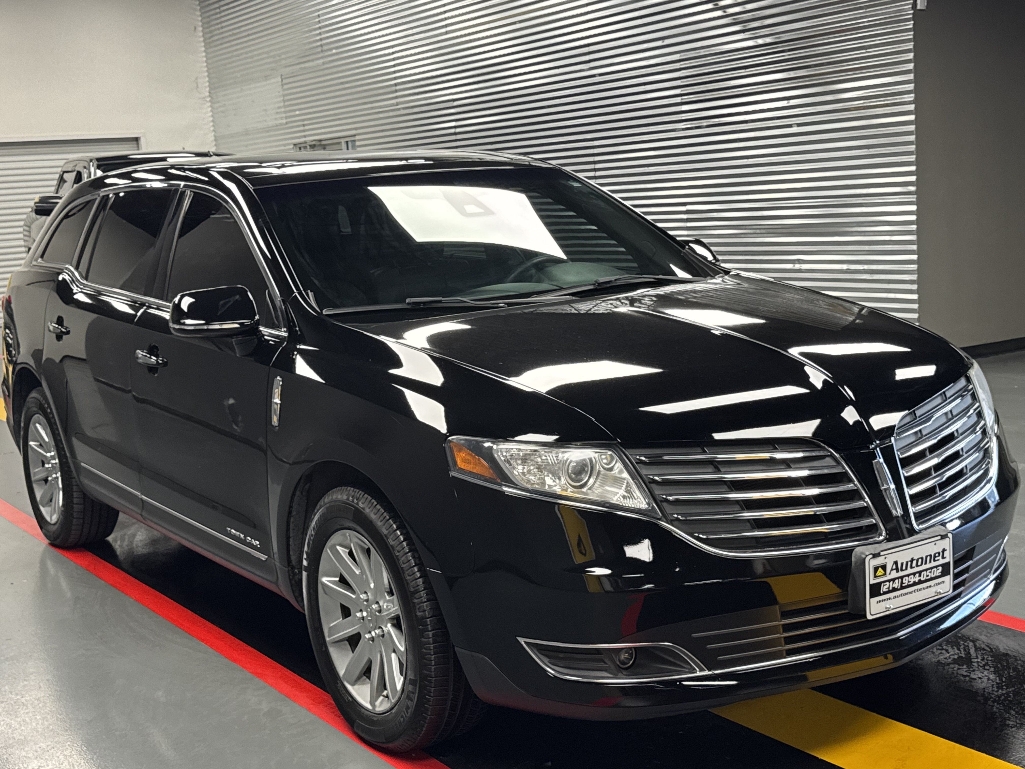 Used 2017 Lincoln MKT AWD image 4