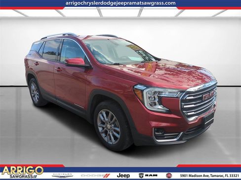 Used 2022 GMC Terrain SLT image 1