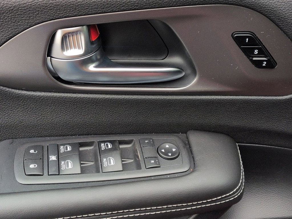 New 2026 Chrysler Pacifica Select w/ S Appearance Package AWD/4WD image 11