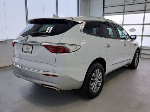 Used 2023 Buick Enclave Essence image 5
