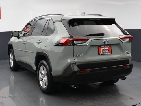 Used 2021 Toyota RAV4 XLE w/ Convenience Package AWD/4WD image 3