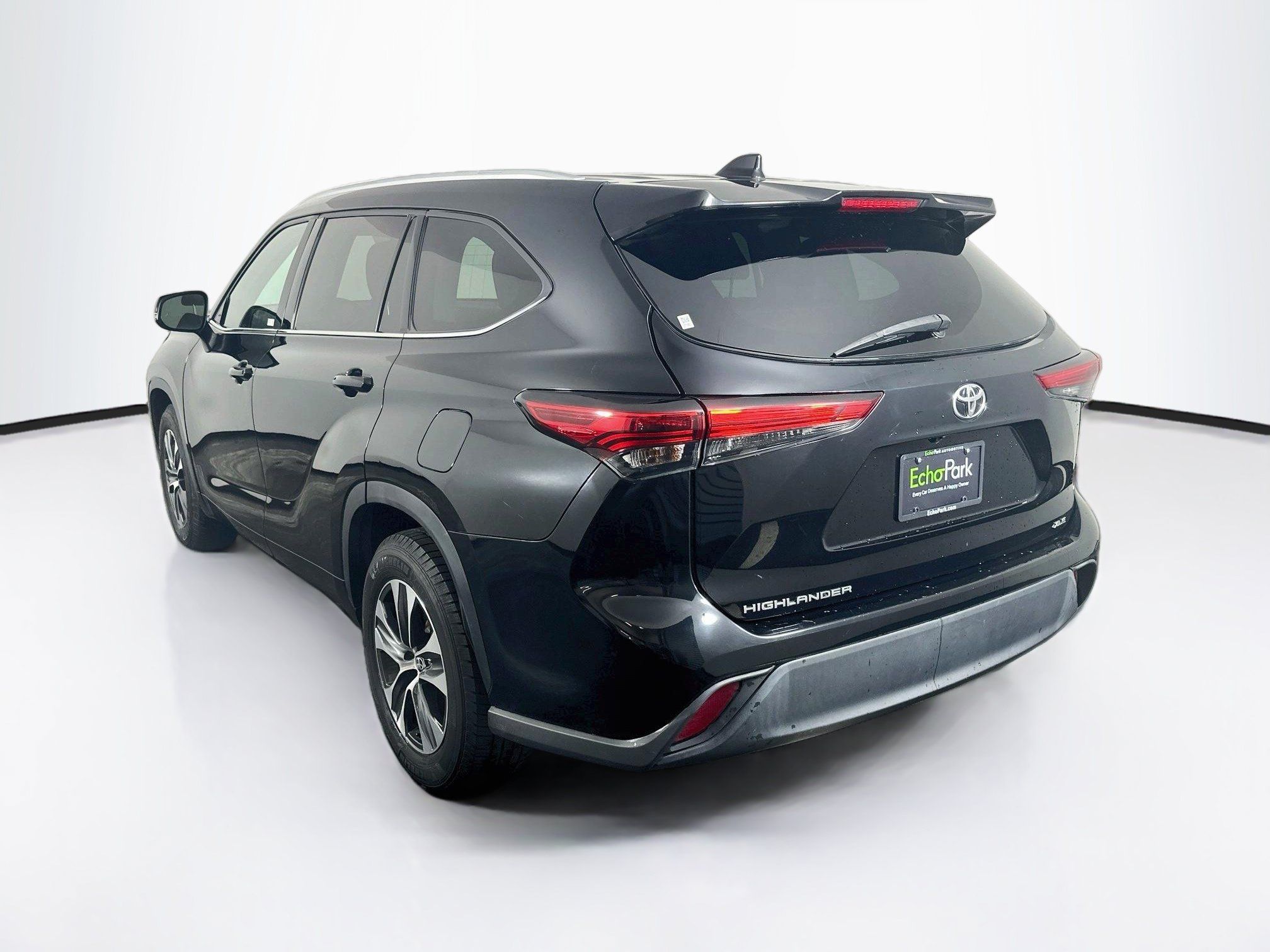 Used 2022 Toyota Highlander XLE FWD image 5