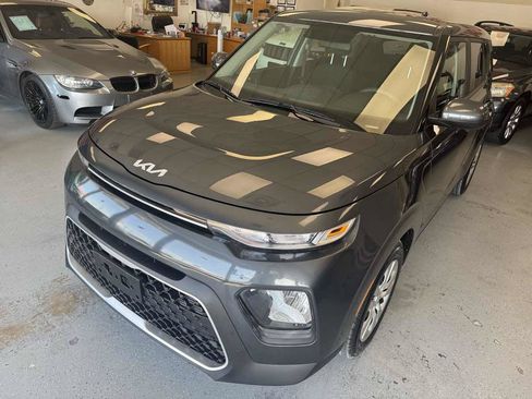 Used 2022 Kia Soul LX FWD image 5