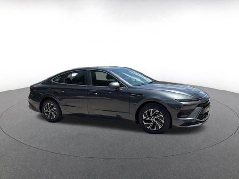 Used 2026 Hyundai Sonata Blue FWD image 2