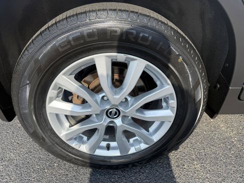 Used 2018 Nissan Rogue SV w/ Premium Package AWD/4WD image 25