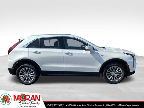 Used 2024 Cadillac XT4 Premium Luxury w/ Cold Weather Package FWD image 8