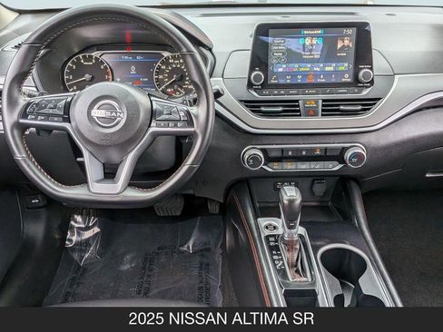 Used 2025 Nissan Altima 2.5 SR FWD image 13