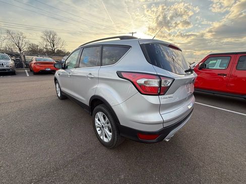Used 2017 Ford Escape SE w/ Equipment Group 201A image 4