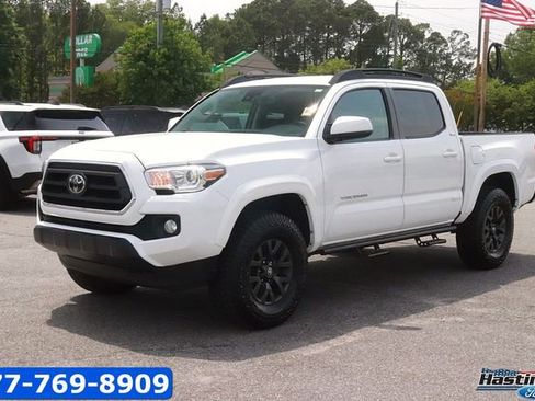 Used 2020 Toyota Tacoma SR5 AWD/4WD image 3