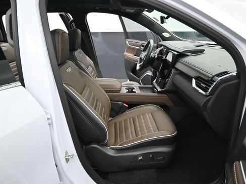 Used 2026 GMC Acadia Denali Ultimate w/ LPO, Floor Liner Package AWD/4WD image 38