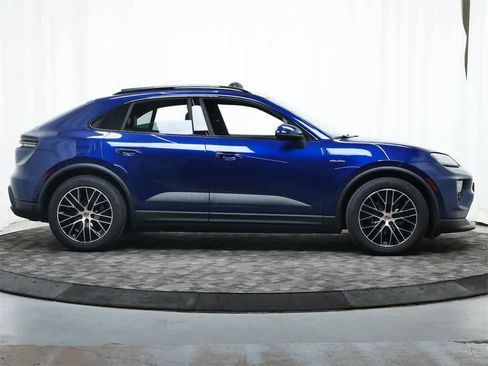 Used 2025 Porsche Macan 4 Electric image 8