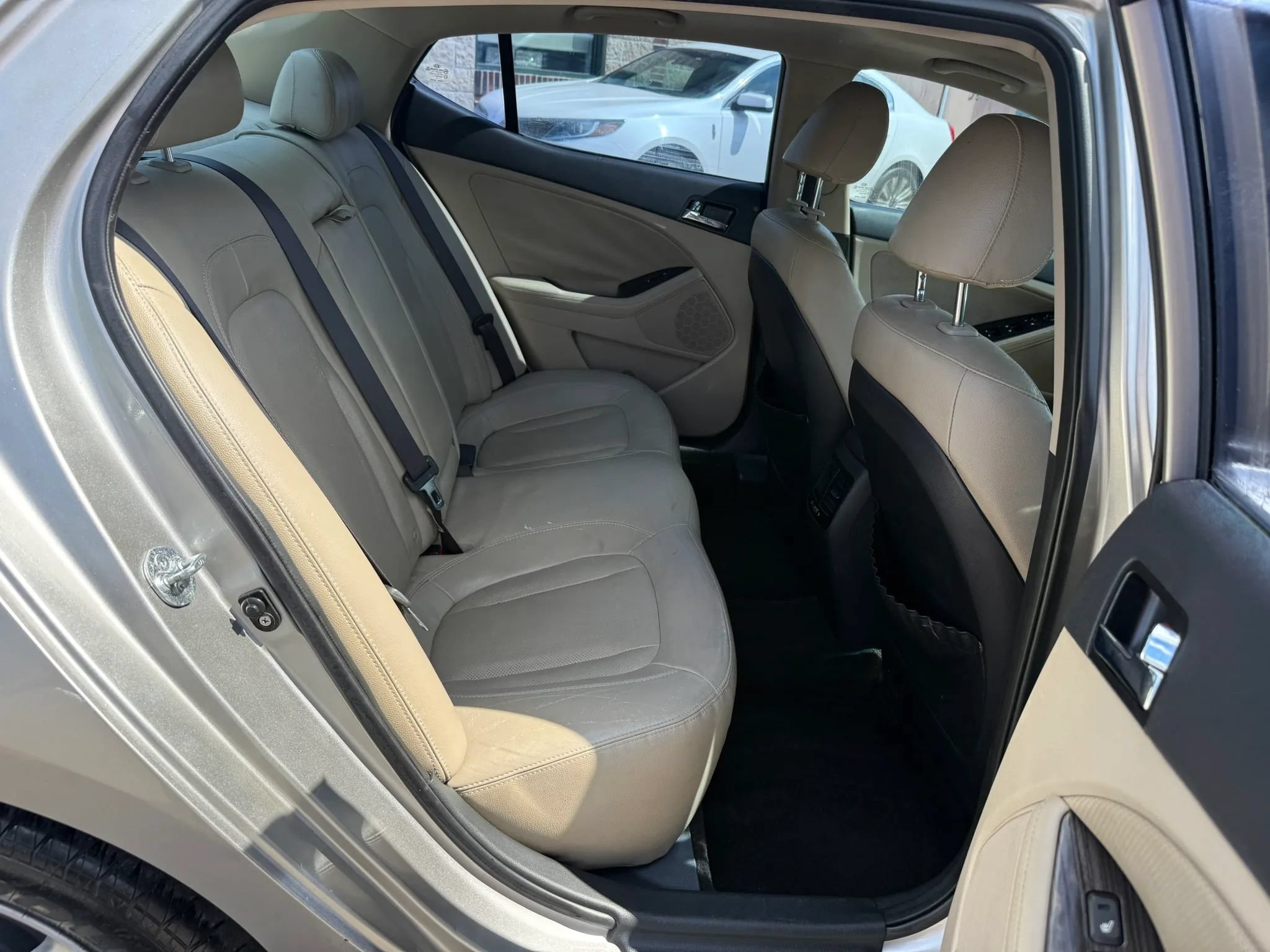 Used 2011 Kia Optima EX FWD image 25