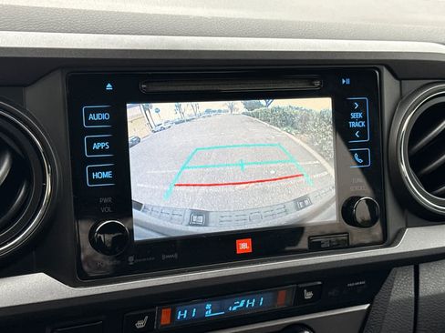 Used 2019 Toyota Tacoma TRD Sport image 17