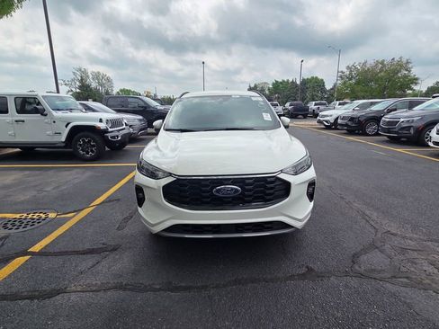 Used 2024 Ford Escape ST-Line Select AWD/4WD image 2