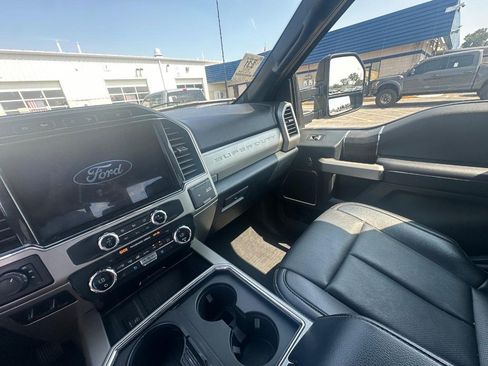 Used 2022 Ford F250 Lariat w/ Black Appearance Package AWD/4WD image 17