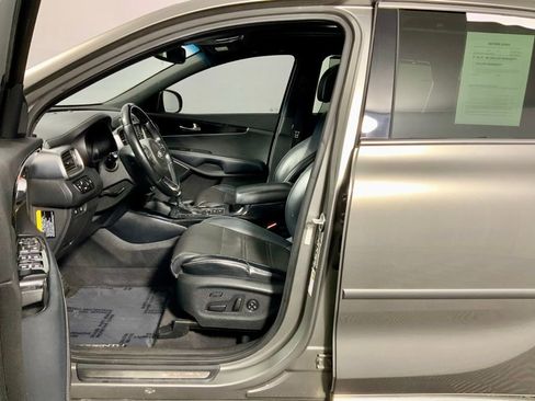 Used 2017 Kia Sorento SX image 18