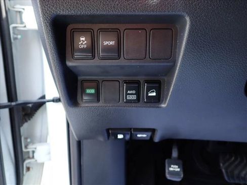 Used 2016 Nissan Rogue S w/ Appearance Package AWD/4WD image 13