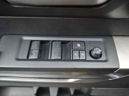 Used 2022 Toyota Tundra SR5 w/ SR5 Convenience Package AWD/4WD image 9