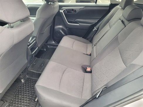Used 2019 Toyota RAV4 LE image 8