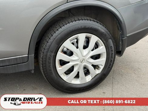 Used 2016 Nissan Rogue S AWD/4WD image 9