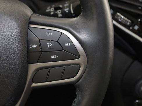 Used 2019 Jeep Cherokee Limited AWD/4WD image 35