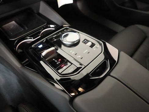 New 2025 BMW i5 xDrive40 w/ M Sport Package image 9
