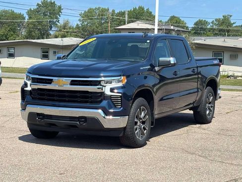 Used 2023 Chevrolet Silverado 1500 LT AWD/4WD image 24