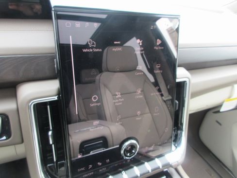 New 2026 GMC Yukon Denali w/ Sun & Power Step Package image 20