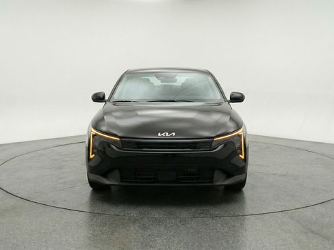 Used 2025 Kia K4 LXS image 2
