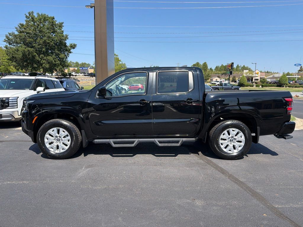 Used 2022 Nissan Frontier SV AWD/4WD image 9