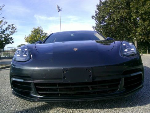Used 2018 Porsche Panamera 4 image 60
