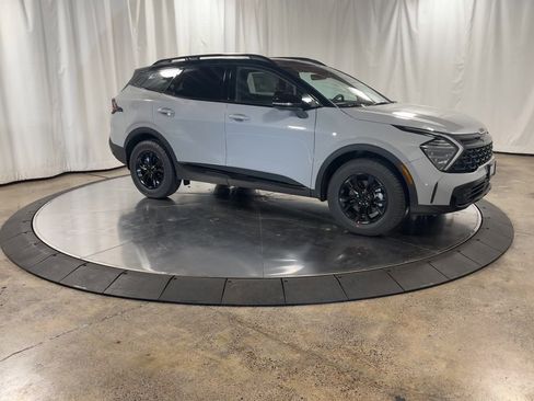 Certified 2025 Kia Sportage X-Pro image 3