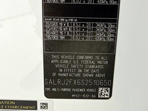 Used 2025 Land Rover Discovery S AWD/4WD image 27