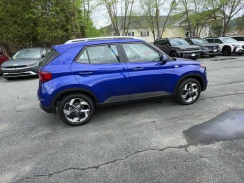 New 2025 Hyundai Venue Limited image 9