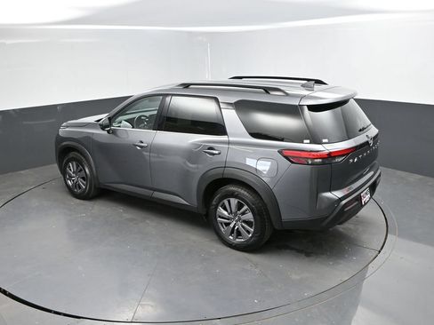 Used 2025 Nissan Pathfinder SV FWD image 29