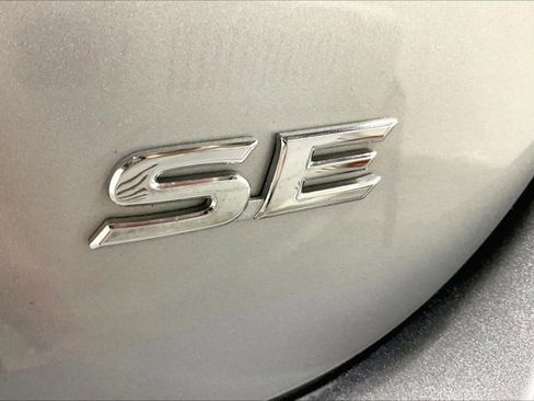 Used 2019 Toyota Camry SE image 8