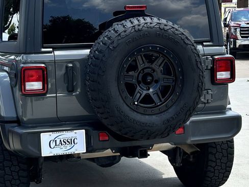 Used 2021 Jeep Wrangler Unlimited Sahara AWD/4WD image 6