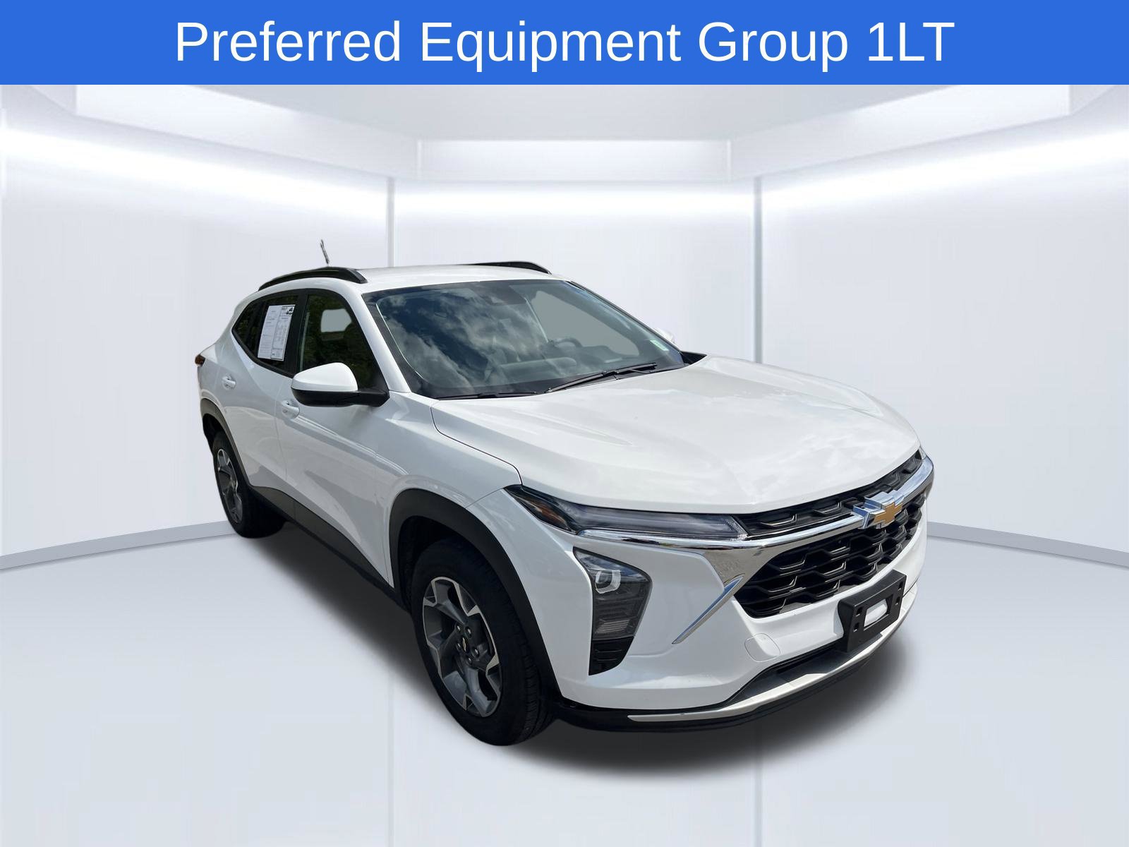 Used 2024 Chevrolet Trax LT w/ Driver Confidence Package FWD image 3