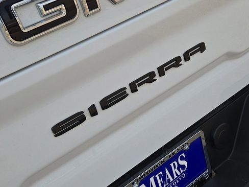 Used 2024 GMC Sierra 2500 AT4X image 13