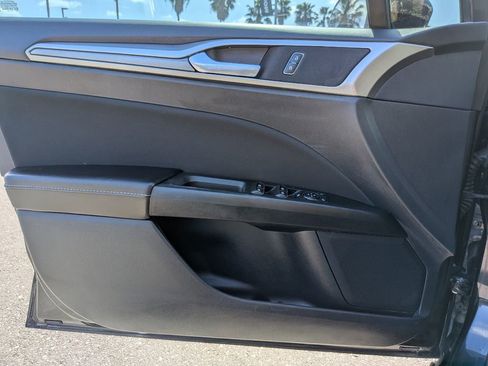 Used 2020 Ford Fusion SE image 22