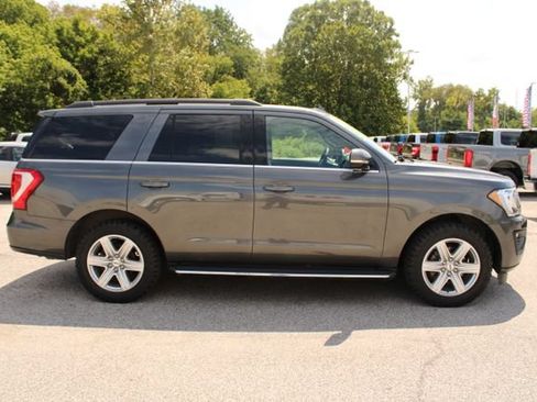 Used 2018 Ford Expedition XLT w/ Equipment Group 202A AWD/4WD image 9