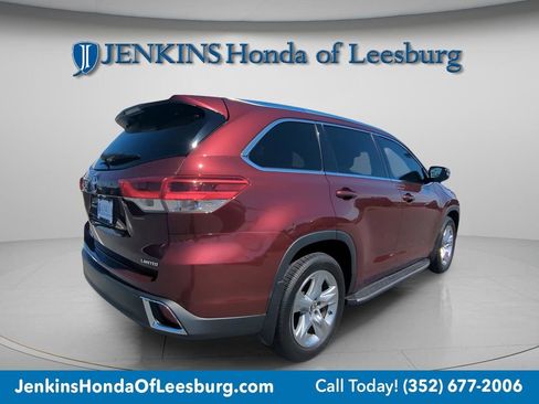 Used 2017 Toyota Highlander Limited image 4