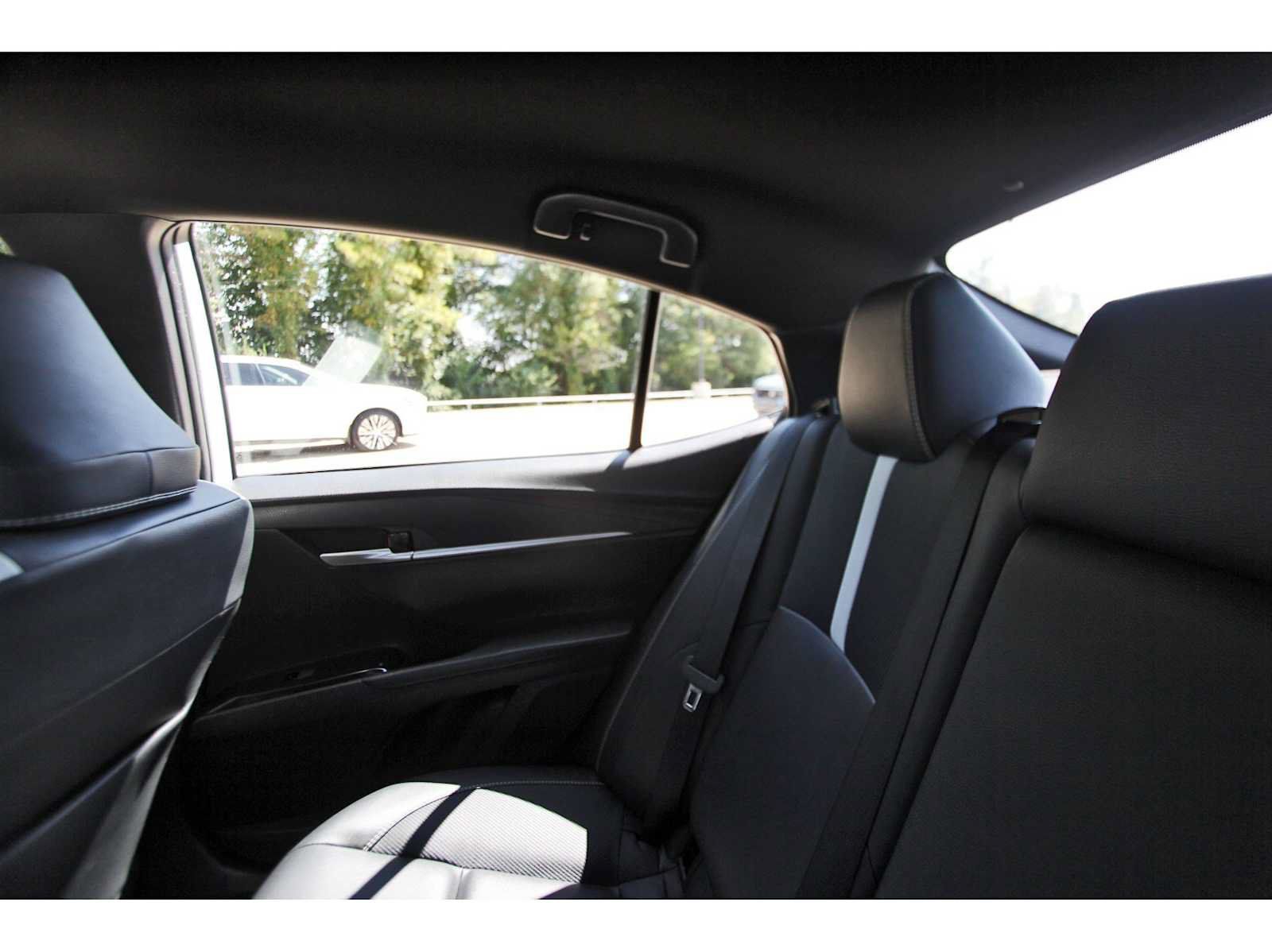 Used 2025 Toyota Camry SE FWD image 9
